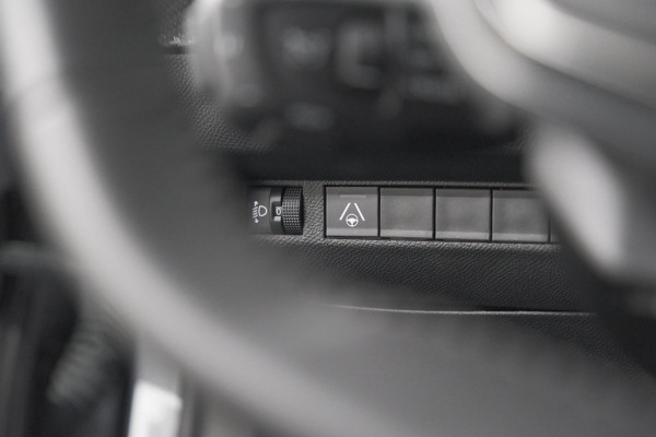 Peugeot 2008 1.2 Hybrid 145 Allure | 360 Camera | Adaptieve Cruise Control | Dodehoekdetectie | Apple Carplay