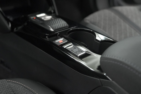 Peugeot 2008 1.2 Hybrid 145 Allure | 360 Camera | Adaptieve Cruise Control | Dodehoekdetectie | Apple Carplay