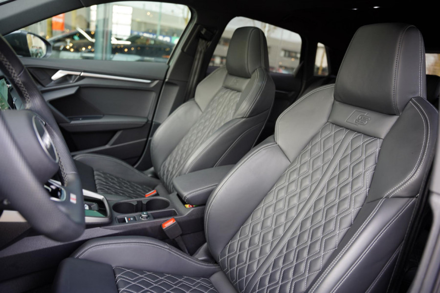 Audi A3 Sportback 35 TFSI S edition / B&O / RS-Seats / Panorama Dak