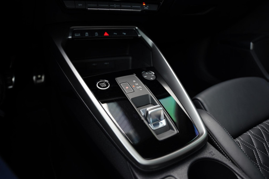 Audi A3 Sportback 35 TFSI S edition / B&O / RS-Seats / Panorama Dak