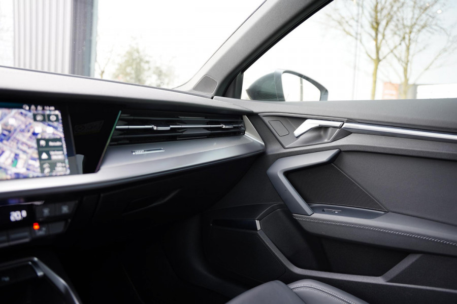 Audi A3 Sportback 35 TFSI S edition / B&O / RS-Seats / Panorama Dak