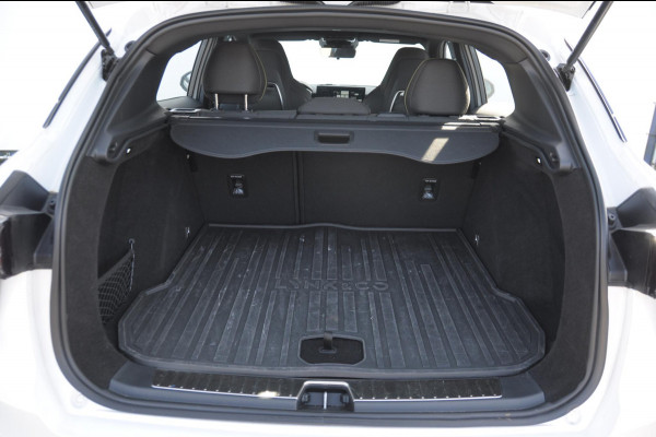 Lynk & Co 01 276PK Automaat Core / Adaptieve cruise control / Stoel - en stuurwielverarming / Parkeersensoren met camera / Apple carplay / Trekhaak / Metallic lak / 19" lichtmetalen velgen