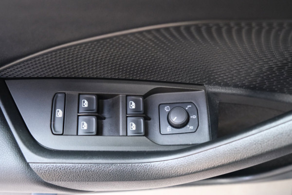 Škoda Octavia Combi 1.0 e-TSI Ambition Automaat - N.A.P. Airco, Cruise, Navi, PDC, Carplay, Virtual Cockpit.