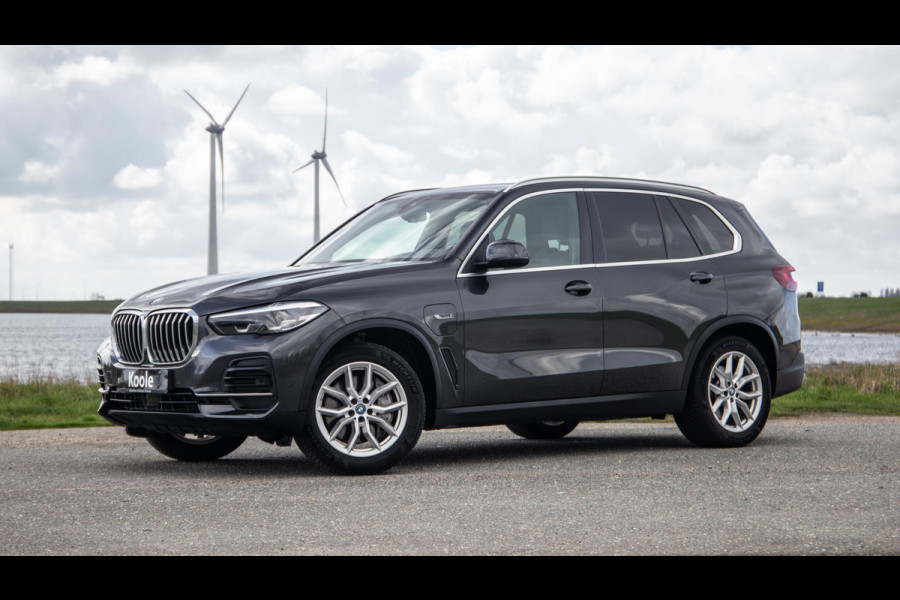 BMW X5 xDrive45e CARPLAY  / CAMERA / DEALER ONDERHOUDEN / BRUIN LEER / STOELVERWARMING