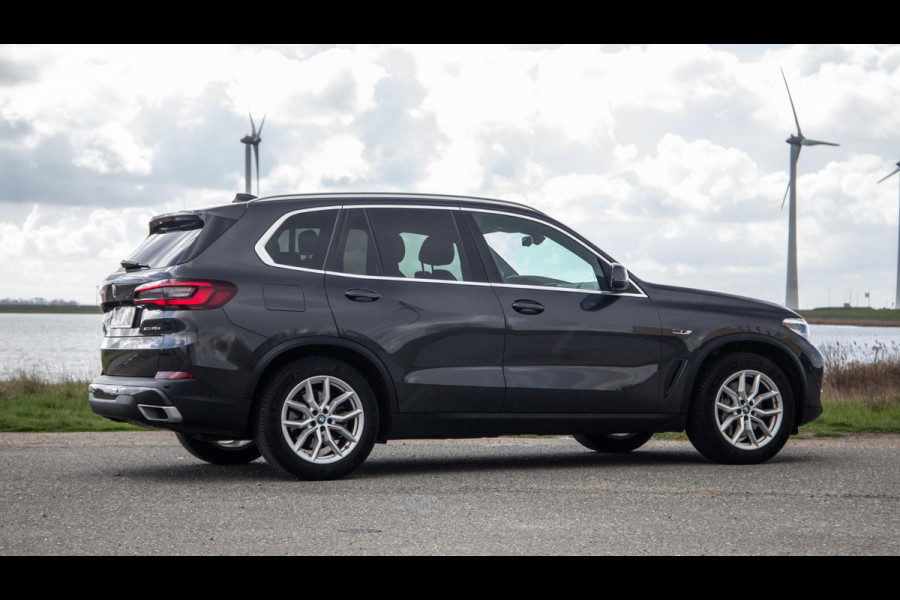 BMW X5 xDrive45e CARPLAY  / CAMERA / DEALER ONDERHOUDEN / BRUIN LEER / STOELVERWARMING