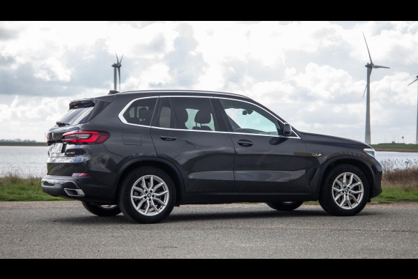 BMW X5 xDrive45e CARPLAY  / CAMERA / DEALER ONDERHOUDEN / BRUIN LEER / STOELVERWARMING