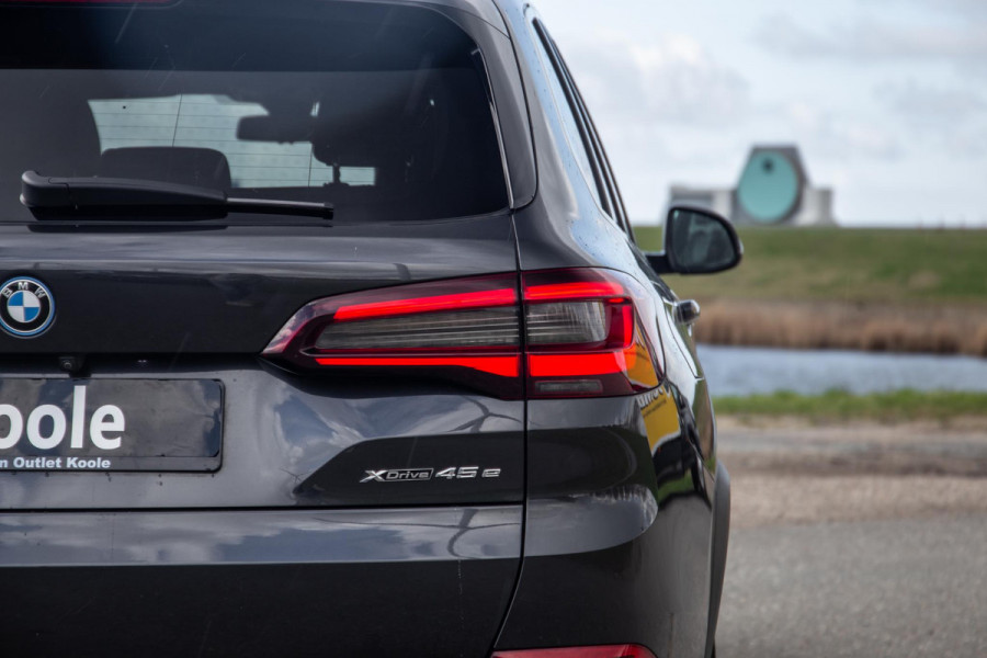 BMW X5 xDrive45e CARPLAY  / CAMERA / DEALER ONDERHOUDEN / BRUIN LEER / STOELVERWARMING