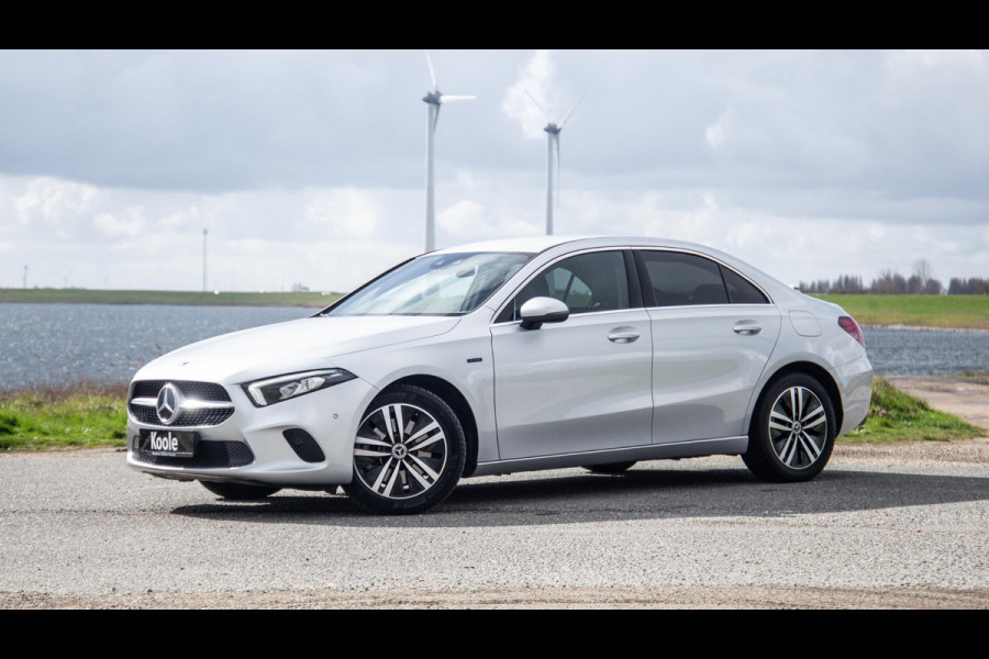 Mercedes-Benz A-Klasse 250 e Business Solution Luxury Limited CARPLAY / LEER / CAMERA / AUTOMAAT