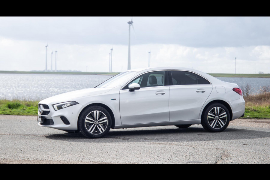 Mercedes-Benz A-Klasse 250 e Business Solution Luxury Limited CARPLAY / LEER / CAMERA / AUTOMAAT
