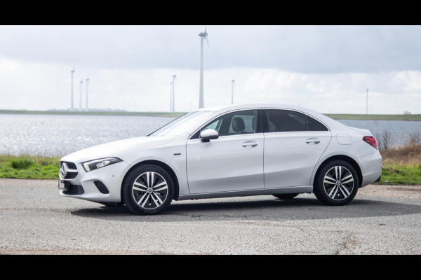 Mercedes-Benz A-Klasse 250 e Business Solution Luxury Limited CARPLAY / LEER / CAMERA / AUTOMAAT