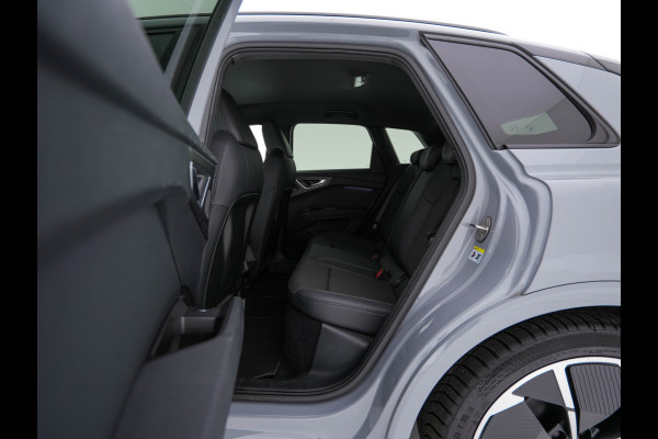 Audi Q4 e-tron 40 S-line Launch edition Competition 77 kWh [ 3-Fase-11kW ] {SOH-93%} (INCL-BTW) *HEATPUMP | LEATHER-FABRIC | SONOS-AUDIO | MATRIX-LED | ADAPTIVE-CRUISE | HEATED-SPORTSEATS | AMBIENTLIGHT | DIGI-COCKPIT | CAMERA | KEYLESS | DAB+ | NAVI-FULLMAP | TOWBAR | 21"ALU