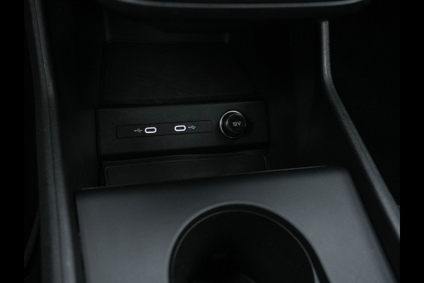 Audi Q4 e-tron 40 S-line Launch edition Competition 77 kWh [ 3-Fase-11kW ] {SOH-93%} (INCL-BTW) *HEATPUMP | LEATHER-FABRIC | SONOS-AUDIO | MATRIX-LED | ADAPTIVE-CRUISE | HEATED-SPORTSEATS | AMBIENTLIGHT | DIGI-COCKPIT | CAMERA | KEYLESS | DAB+ | NAVI-FULLMAP | TOWBAR | 21"ALU