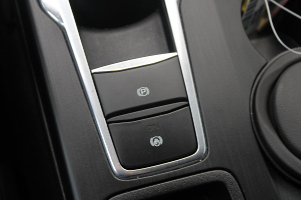 Ford Kuga 2.5 FHEV ST-Line | 190pk | Winterpack | Achteruitrijcamera | SYNC 4 Navigatie | All Weatherbanden | Geen stekker nodig