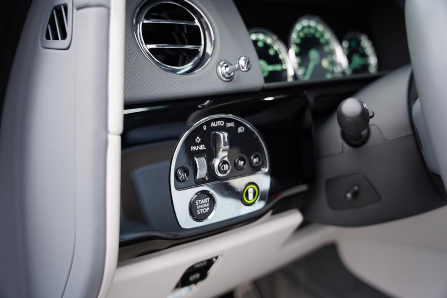 Rolls-Royce Cullinan 6.75 V12 / Bespoke Audio / Starlight / Twin-Coachline