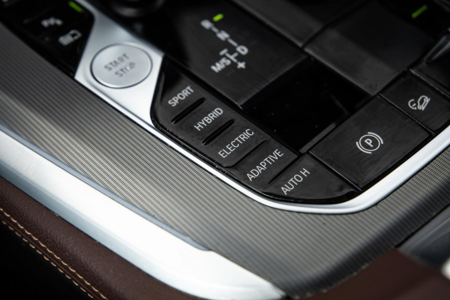 BMW X5 xDrive45e CARPLAY  / CAMERA / DEALER ONDERHOUDEN / BRUIN LEER / STOELVERWARMING