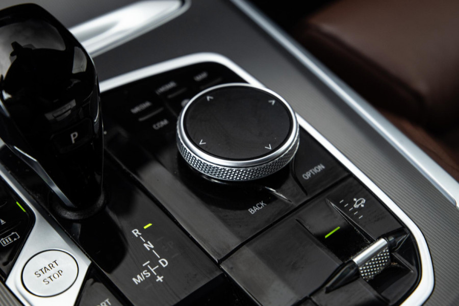 BMW X5 xDrive45e CARPLAY  / CAMERA / DEALER ONDERHOUDEN / BRUIN LEER / STOELVERWARMING