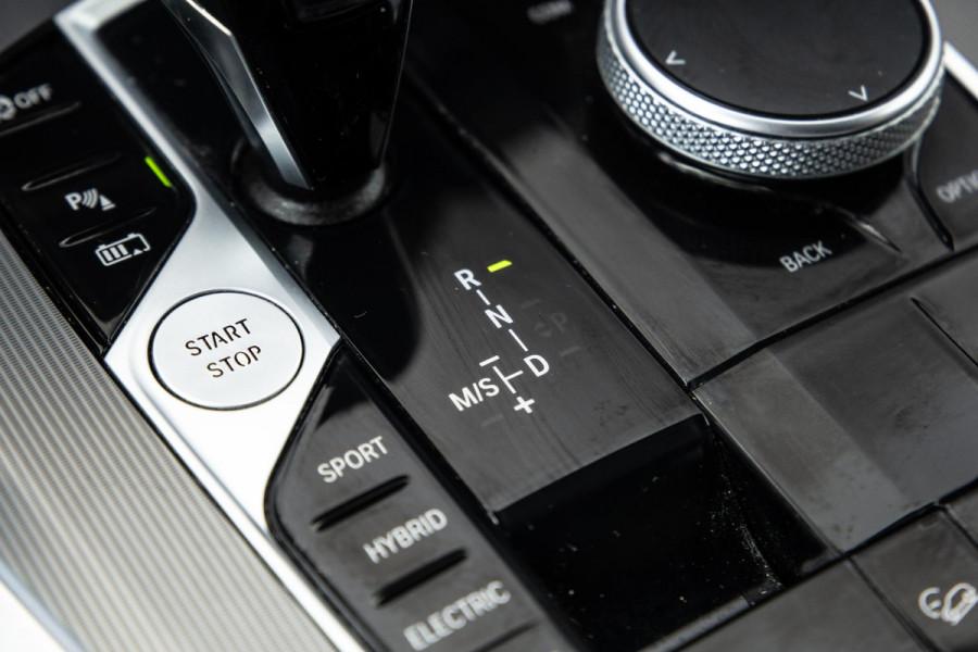 BMW X5 xDrive45e CARPLAY  / CAMERA / DEALER ONDERHOUDEN / BRUIN LEER / STOELVERWARMING