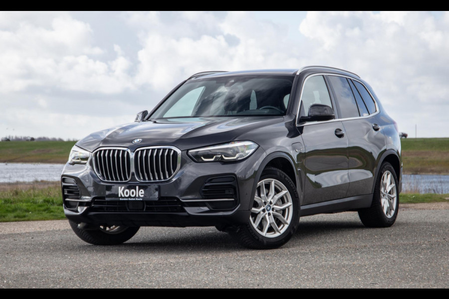 BMW X5 xDrive45e CARPLAY  / CAMERA / DEALER ONDERHOUDEN / BRUIN LEER / STOELVERWARMING