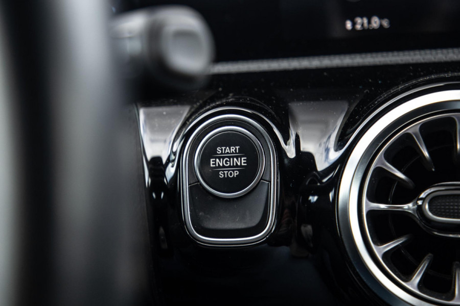 Mercedes-Benz A-Klasse 250 e Business Solution Luxury Limited CARPLAY / LEER / CAMERA / AUTOMAAT