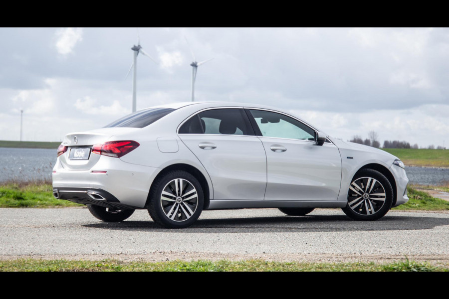 Mercedes-Benz A-Klasse 250 e Business Solution Luxury Limited CARPLAY / LEER / CAMERA / AUTOMAAT