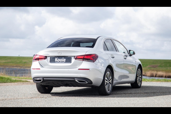 Mercedes-Benz A-Klasse 250 e Business Solution Luxury Limited CARPLAY / LEER / CAMERA / AUTOMAAT