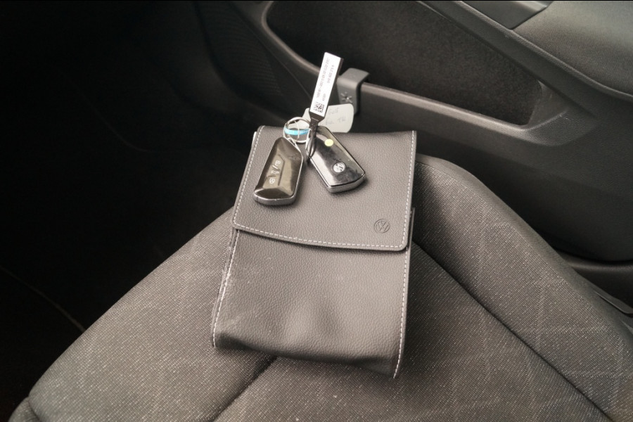 Volkswagen Golf 1.0 TSI 110pk Life -NAVI-ECC-PDC-LED-