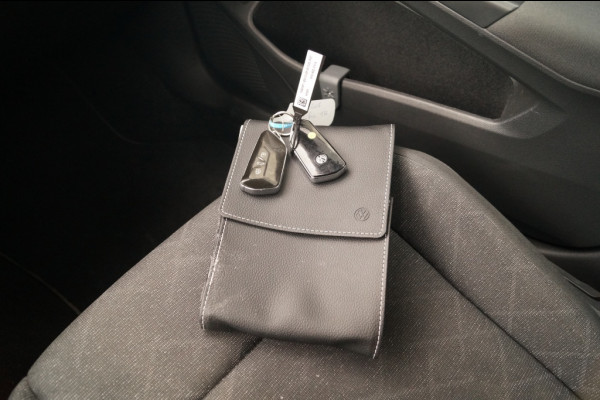 Volkswagen Golf 1.0 TSI 110pk Life -NAVI-ECC-PDC-LED-