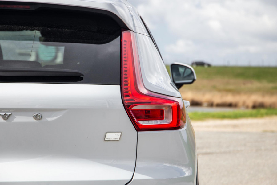 Volvo XC40 1.5 T4 Recharge Inscription AUTOMAAT / PLUG IN HYBRID / NAVI / STOELVERWARMING / CAMERA