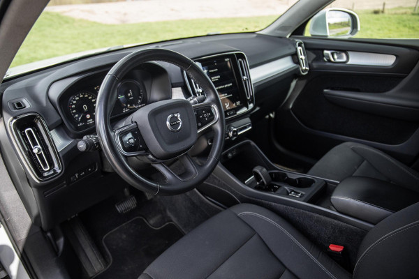Volvo XC40 1.5 T4 Recharge Inscription AUTOMAAT / PLUG IN HYBRID / NAVI / STOELVERWARMING / CAMERA