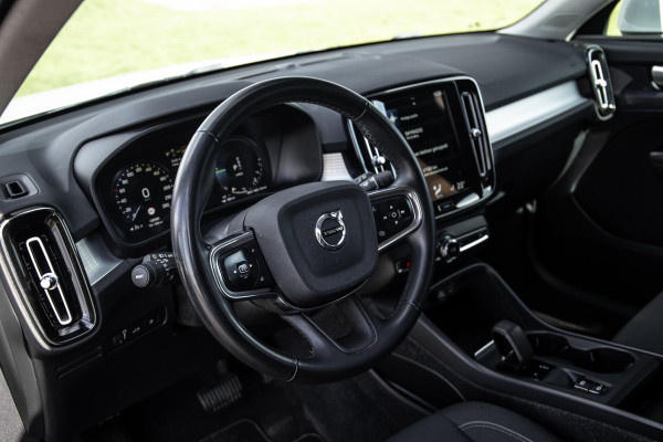 Volvo XC40 1.5 T4 Recharge Inscription AUTOMAAT / PLUG IN HYBRID / NAVI / STOELVERWARMING / CAMERA