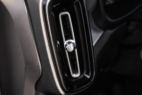 Volvo XC40 1.5 T4 Recharge Inscription AUTOMAAT / PLUG IN HYBRID / NAVI / STOELVERWARMING / CAMERA