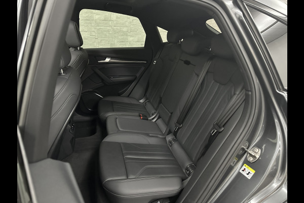 Audi Q5 Sportback 50 e S-Line | Luchtvering | Panorama | Carbon | Head-Up | Trekhaak | Keyless-Entry | Leder | Matrix-LED | Black-Optic | Standkachel | Virtual-Cockpit | Carplay | Getint Glas | Stoelverwarming | Zwarte Hemel | Draadloos Laden |