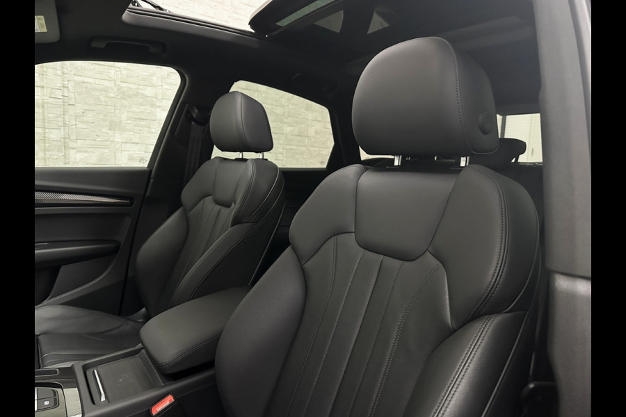 Audi Q5 Sportback 50 e S-Line | Luchtvering | Panorama | Carbon | Head-Up | Trekhaak | Keyless-Entry | Leder | Matrix-LED | Black-Optic | Standkachel | Virtual-Cockpit | Carplay | Getint Glas | Stoelverwarming | Zwarte Hemel | Draadloos Laden |