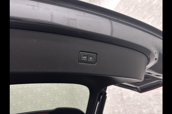 Audi Q5 Sportback 50 e S-Line | Luchtvering | Panorama | Carbon | Head-Up | Trekhaak | Keyless-Entry | Leder | Matrix-LED | Black-Optic | Standkachel | Virtual-Cockpit | Carplay | Getint Glas | Stoelverwarming | Zwarte Hemel | Draadloos Laden |