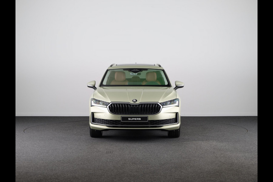 Škoda Superb First Edition Combi 1.5 TSI m-HEV 150pk DSG-7 | Panoramadak | Leder | Light & View |