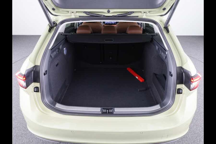 Škoda Superb First Edition Combi 1.5 TSI m-HEV 150pk DSG-7 | Panoramadak | Leder | Light & View |