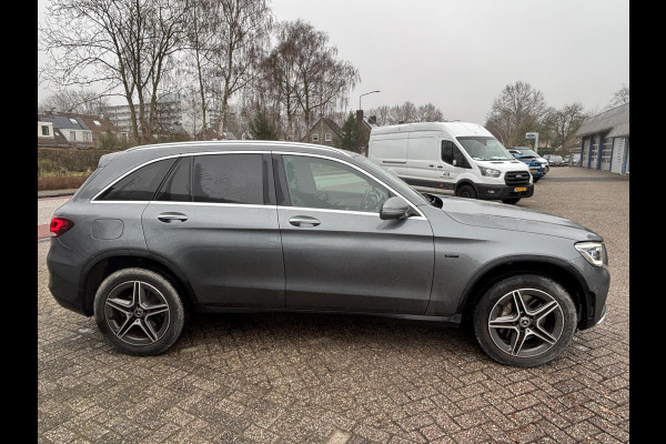 Mercedes-Benz GLC 300e 4MATIC AMG Line | Bellen voor bezichtiging | SCI | 320pk PHEV | Panormadak | Afneembare Trekhaak | Burmester Audio | Stoelverwarming |  Achteruitrijcamera