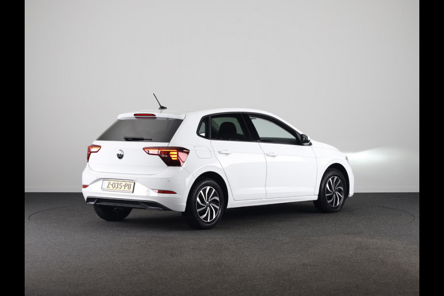 Volkswagen Polo 1.0 TSI Life Edition | Navigatie via App | Parkeersensoren | Achteruitrijcamera | Adaptieve cruise control | Stoelverwarming |
