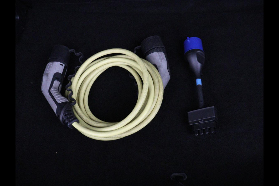 Opel Mokka-e Ultimate 50 kWh | SOH 90% | 3 Fase | Stoelverwarming | Leder/Alcantara | Warmtepomp | Adaptive cruise | Camera | Stuurverwarming | Carplay | Matrix LED | Navigatie | Park Assist