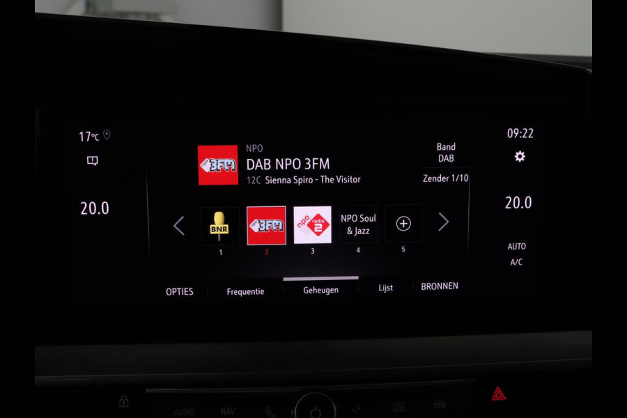 Opel Mokka-e Ultimate 50 kWh | SOH 90% | 3 Fase | Stoelverwarming | Leder/Alcantara | Warmtepomp | Adaptive cruise | Camera | Stuurverwarming | Carplay | Matrix LED | Navigatie | Park Assist