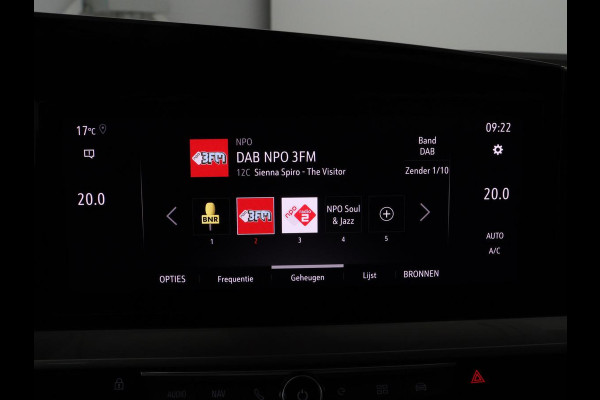 Opel Mokka-e Ultimate 50 kWh | SOH 90% | 3 Fase | Stoelverwarming | Leder/Alcantara | Warmtepomp | Adaptive cruise | Camera | Stuurverwarming | Carplay | Matrix LED | Navigatie | Park Assist