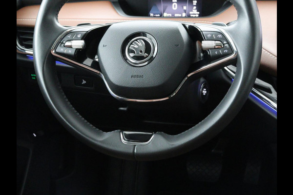 Škoda ENYAQ iV 80 | SOH 91% | Panoramadak | Trekhaak | Leder | Stoelverwarming | Camera | Sfeerverlichting | Navigatie | Carplay | Cruise control | Full LED | Keyless | Getint glas