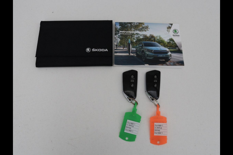 Škoda ENYAQ iV 80 | SOH 91% | Panoramadak | Trekhaak | Leder | Stoelverwarming | Camera | Sfeerverlichting | Navigatie | Carplay | Cruise control | Full LED | Keyless | Getint glas
