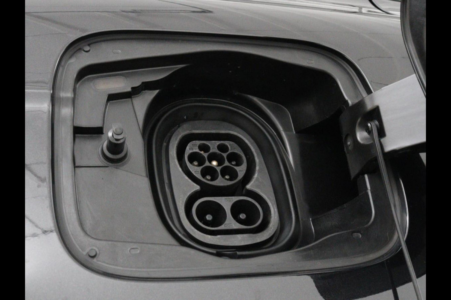 Škoda ENYAQ iV 80 | SOH 91% | Panoramadak | Trekhaak | Leder | Stoelverwarming | Camera | Sfeerverlichting | Navigatie | Carplay | Cruise control | Full LED | Keyless | Getint glas