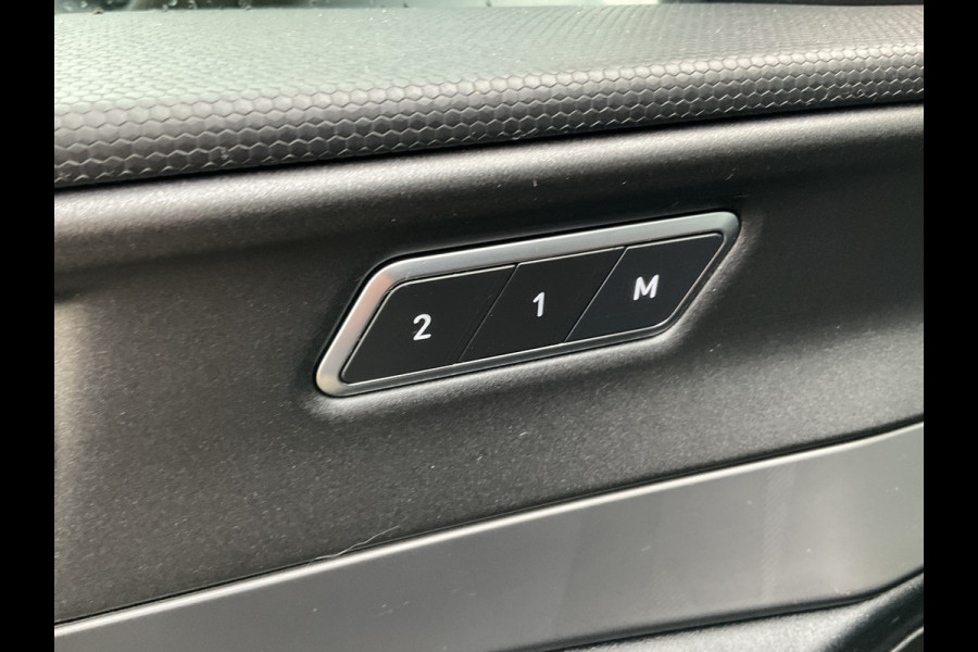 Lynk & Co 01 1.5 262pk Plug-in Carplay Adapt.Cruise Stoelverw Black