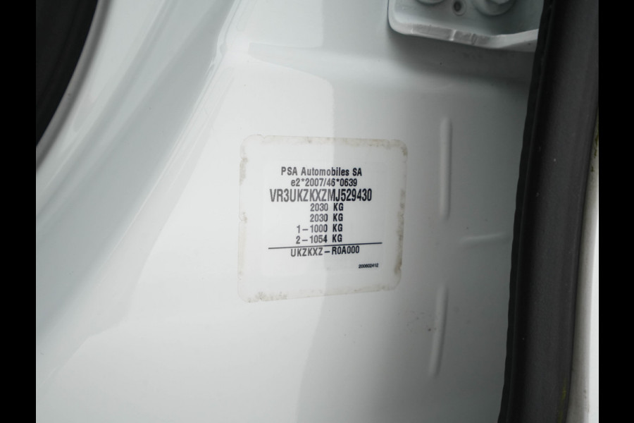 Peugeot e-2008 EV GT 50 kWh {SOH-91%} Aut. *DIGI-COCKPIT | FULL-LED | BLIS | KEYLESS | LEATHER-FABRIC | CAMERA | CARPLAY | CCS-FASTLOADER | DAB+ | NAVI-FULLMAP | ECC | PDC | SPORT-SEATS | AMBIENT-LIGHT | PRIVACY-GLASS | 17''ALU*