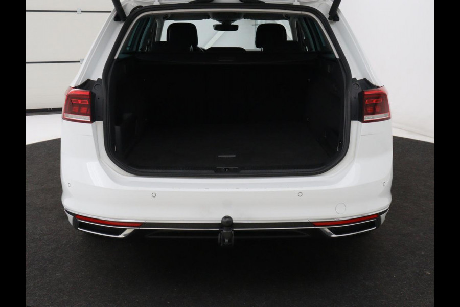 Volkswagen Passat 1.4 TSI PHEV GTE | Stoelverwarming | Trekhaak | Massage | 360 Camera | Stuurverwarming | Adaptive cruise | Matrix LED | Carplay | Navigatie | Parkeerhulp | Plug In