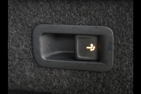 Volkswagen Passat 1.4 TSI PHEV GTE | Stoelverwarming | Trekhaak | Massage | 360 Camera | Stuurverwarming | Adaptive cruise | Matrix LED | Carplay | Navigatie | Parkeerhulp | Plug In