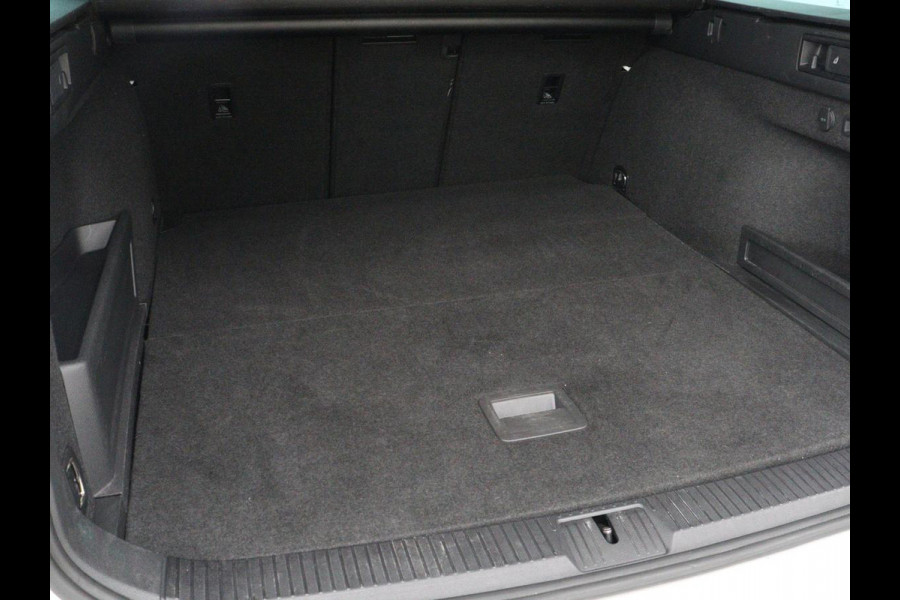 Volkswagen Passat 1.4 TSI PHEV GTE | Stoelverwarming | Trekhaak | Massage | 360 Camera | Stuurverwarming | Adaptive cruise | Matrix LED | Carplay | Navigatie | Parkeerhulp | Plug In