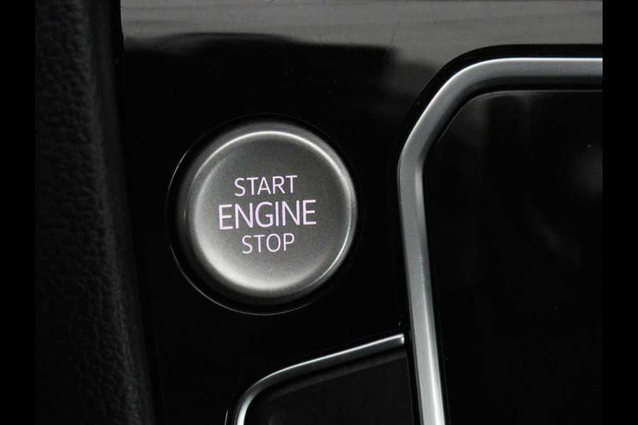 Volkswagen Passat 1.4 TSI PHEV GTE | Stoelverwarming | Trekhaak | Massage | 360 Camera | Stuurverwarming | Adaptive cruise | Matrix LED | Carplay | Navigatie | Parkeerhulp | Plug In